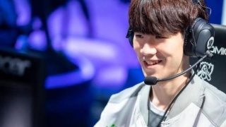 theshy为什么这么厉害春季赛再秀极限操作 揭秘他赛场下真实生活