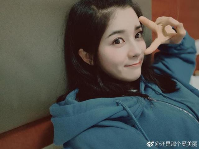 梁靖崑女朋友是谁大量高清美照曝光 赛场公开表白甜掉牙