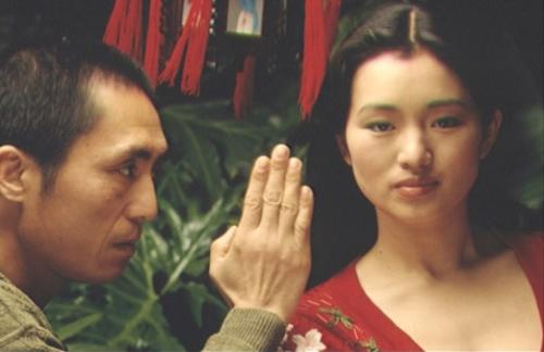 张艺谋最爱巩俐为什么不娶她?怪不得巩俐每次见他都要流泪