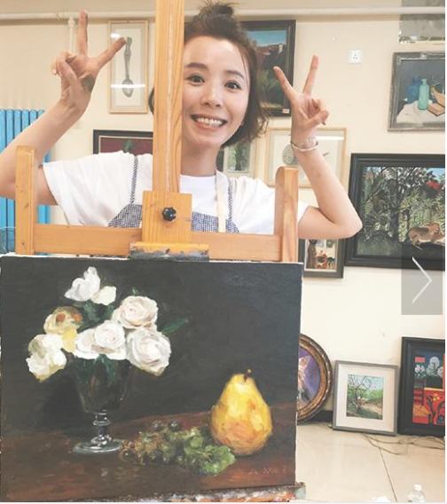 黄雅莉捅周笔畅一刀现在为什么没人提了?深扒黄雅莉黑历史!