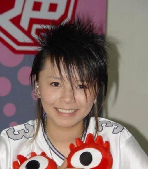 黄雅莉捅周笔畅一刀现在为什么没人提了?深扒黄雅莉黑历史!