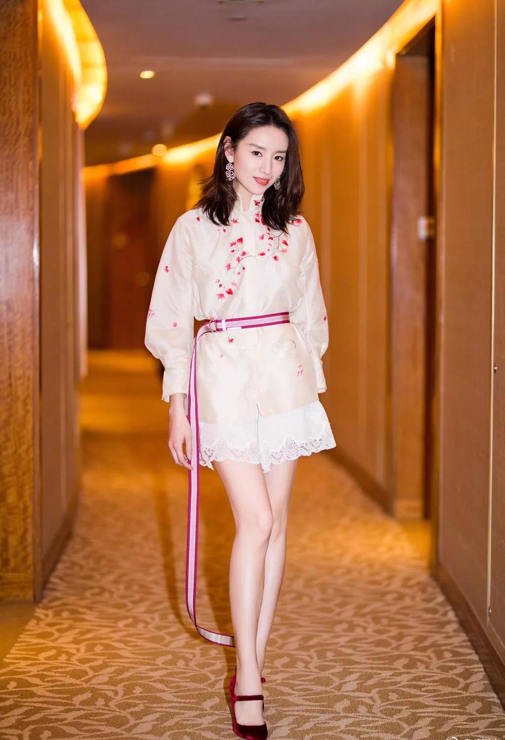 尹姝贻潘粤明首度回应了!粉丝深扒尹姝贻个人资料有大发现!