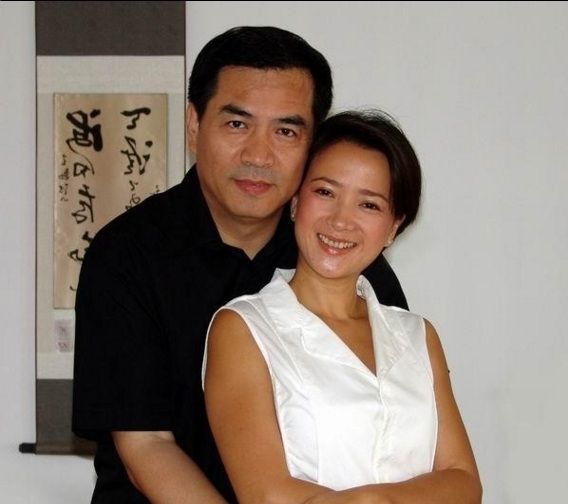 53岁何晴全家近照曝光都是神仙颜值!盘点何晴的历任丈夫都有谁!