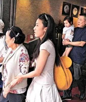 刘銮雄母亲对甘比的评价有多高?麦玲玲评甘比面相太好天下无双?