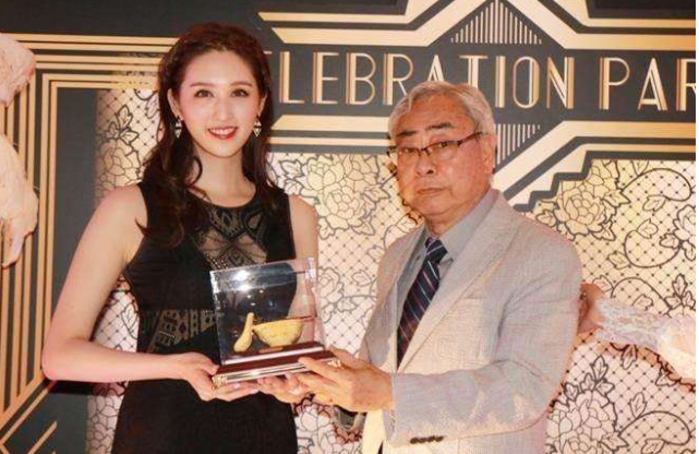 何傲儿现任老公是谁结婚多久了?林建明和何傲儿当年亲热照有多辣