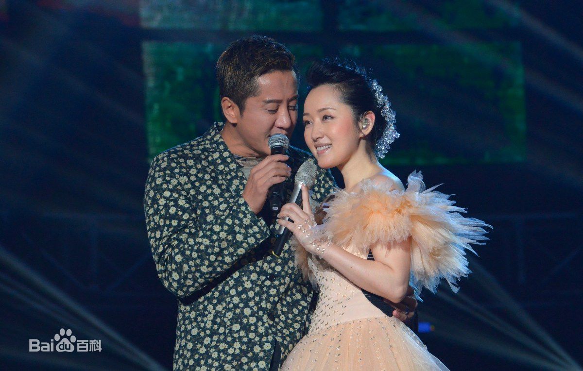 48岁杨钰莹素颜照吓死人!妆前妆后两幅面孔网友惊讶:魔术啊!