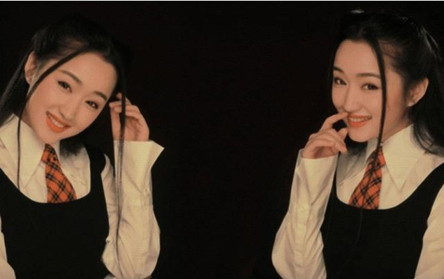 48岁杨钰莹素颜照吓死人!妆前妆后两幅面孔网友惊讶:魔术啊!