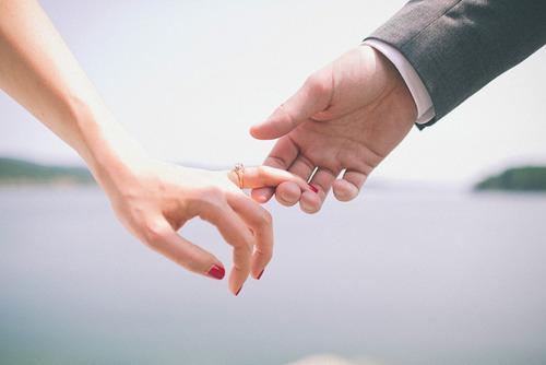 男人想放弃婚姻的表现有哪些?要知道婚姻里男人这样最可怕