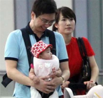 李念丈夫林和平婚史有几段前妻是谁?林和平为啥能看上李念?