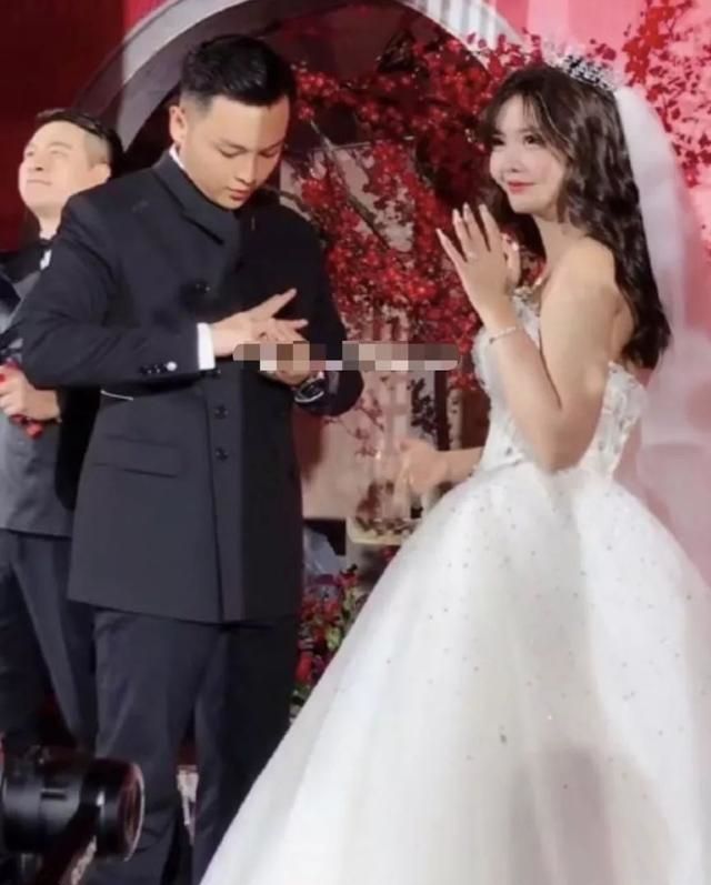 穆雅斓是怎么火的个人资料简介,穆雅斓份子钱到底是怎么回事