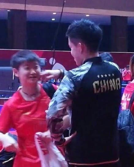 王楚钦有女朋友吗和孙颖莎什么关系 王楚钦为什么捏孙颖莎脸