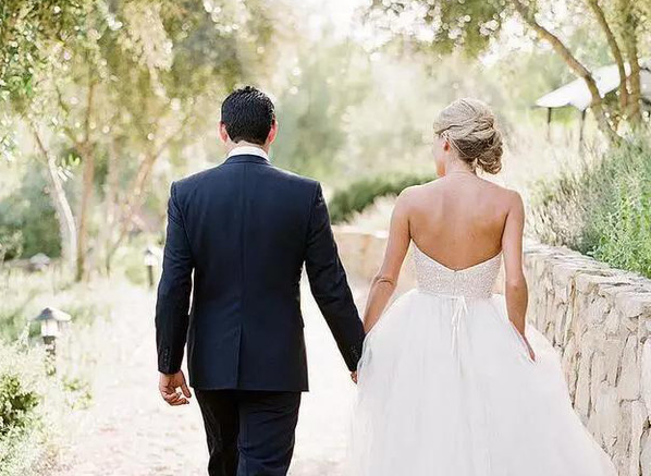 婚礼主持词开场白高端创意 婚礼主持人的作用是什么