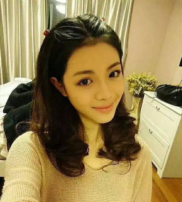 钟楚曦家里是干什么的家世如何? 钟楚曦整容网红前照片对比曝光
