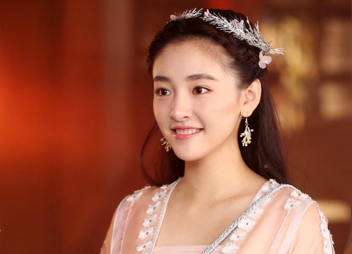 吴倩为什么是华策公主家里很有钱吗 吴倩资源为什么这么好
