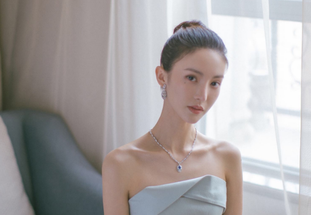 金晨父亲是做什么的家世显赫是真的吗 金晨个人资料及家世介绍