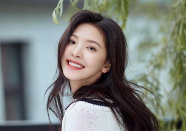 吴倩为什么和章若楠一模一样?章若楠怎么被发现的以前是干什么的