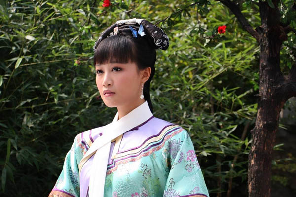 有网友将蓝盈莹饰演的盛开比喻成"木槿花",每一次的凋零都是为了更