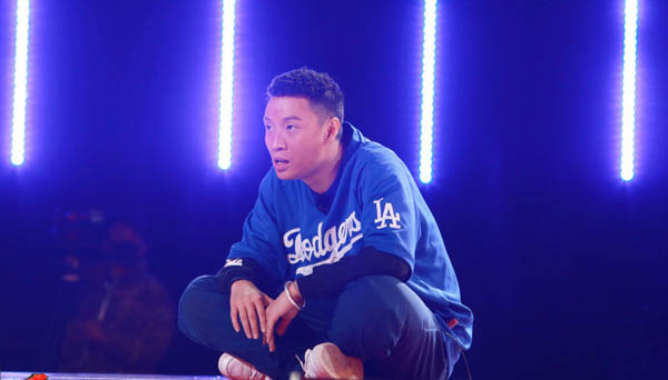 taotao上场后也迫不及待地说:"等了好久,杰哥,三年来第一次locking给