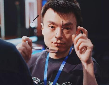 思文原名王思文,是中国十分优秀的脱口秀演员,同时也是一名编剧.